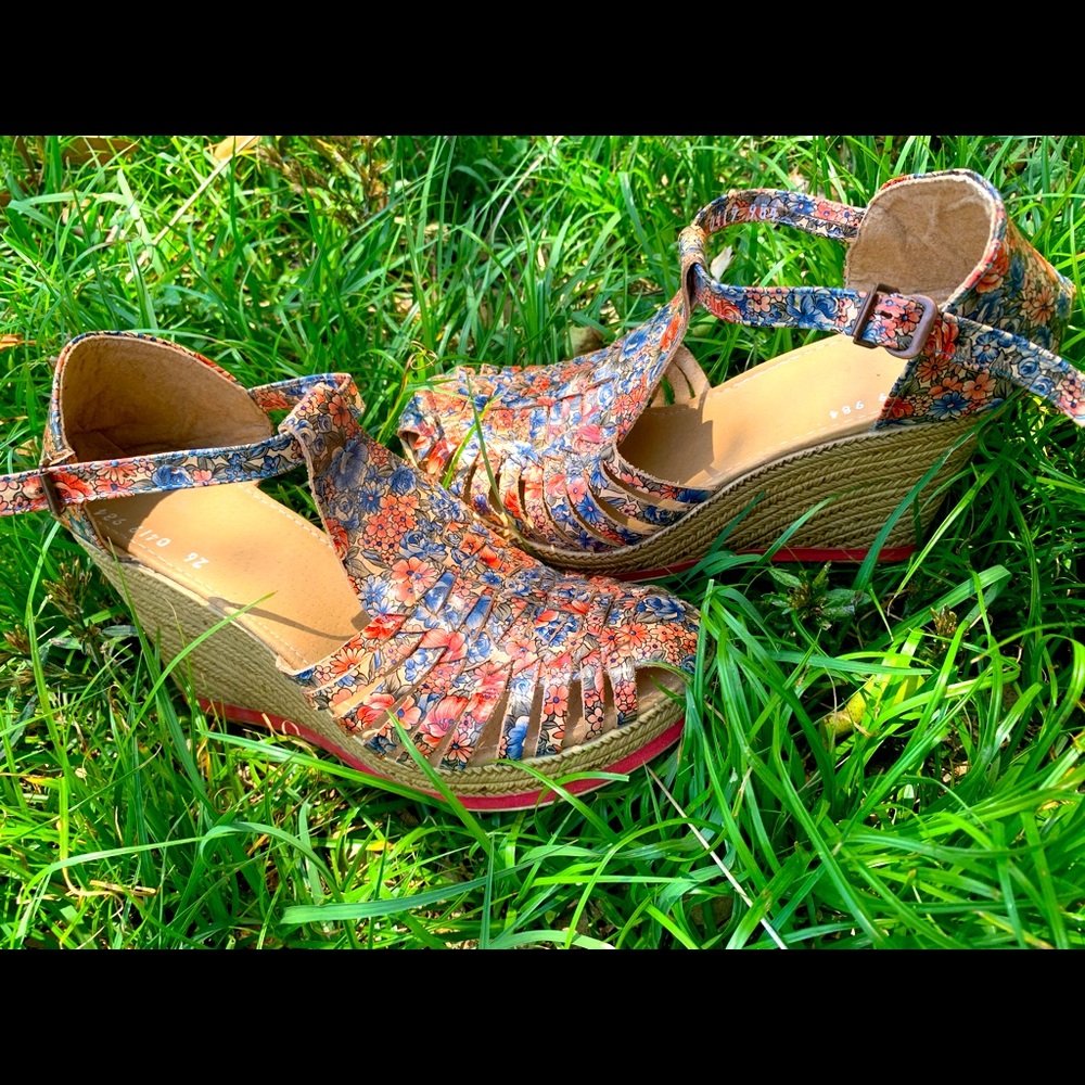 Women’s wedge sandal